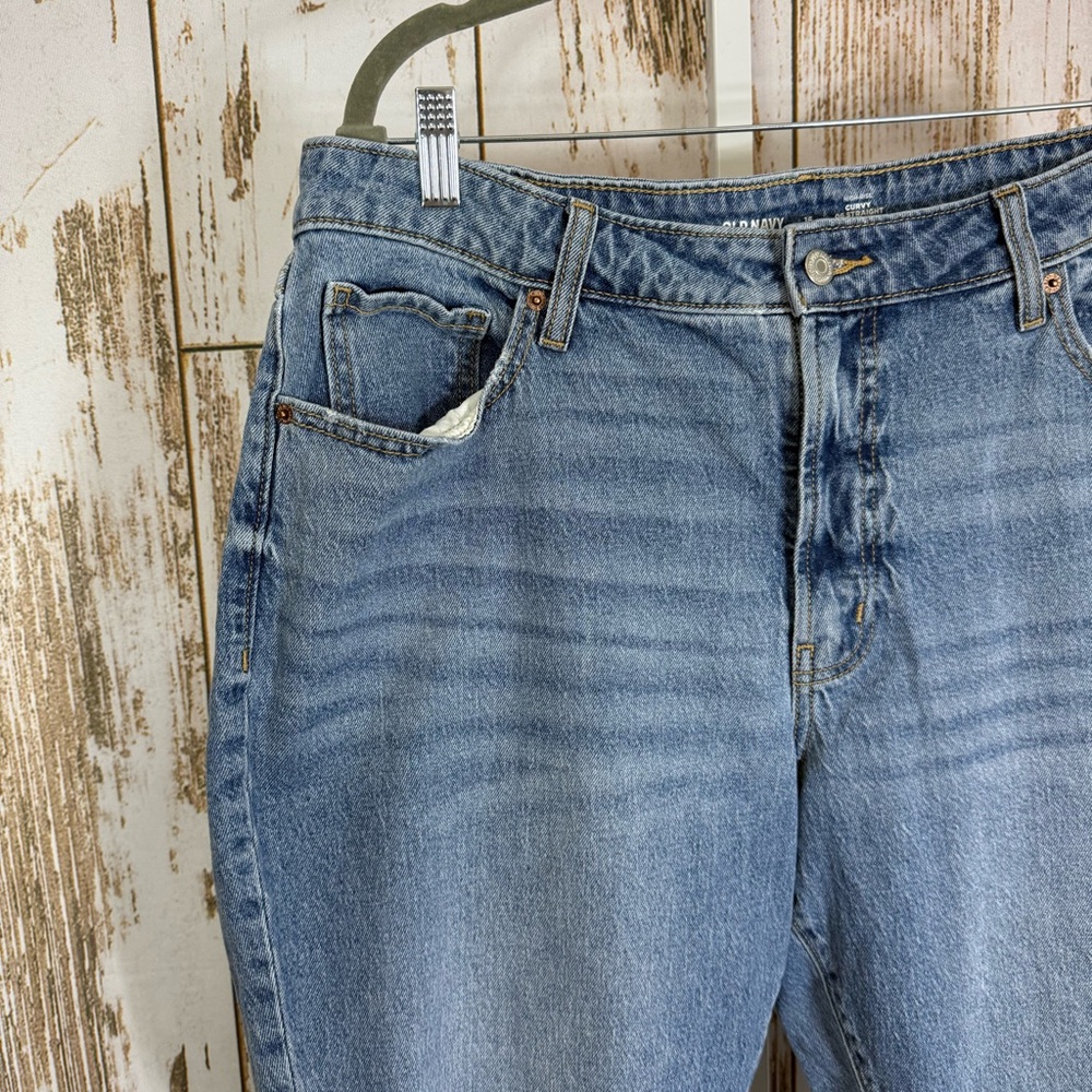 Old Navy, Women's Curvy OG Straight High Rise Jeans - Light Blue. Size 16. - Picture 2 of 5